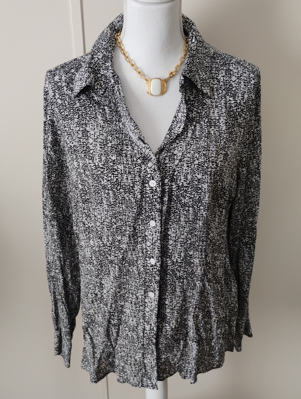 Foxcroft Black & White Printed Button-Down Shirt